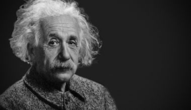 Albert Einstein: conheça a biografia desse cientista icônico!