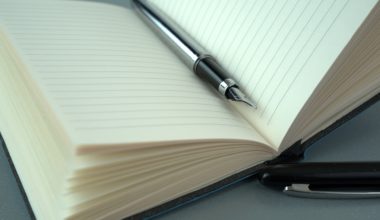 sílaba tônica caderno e caneta