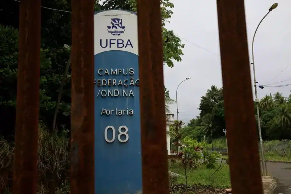 placa do campus ufba em Ondina