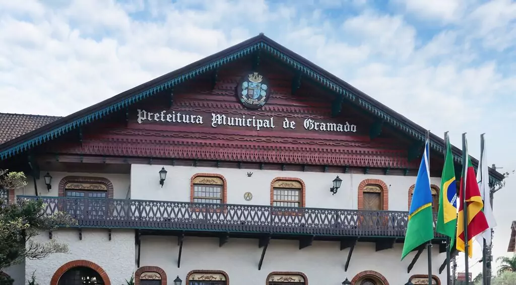 prefeitura de gramado com arquitetura alemã