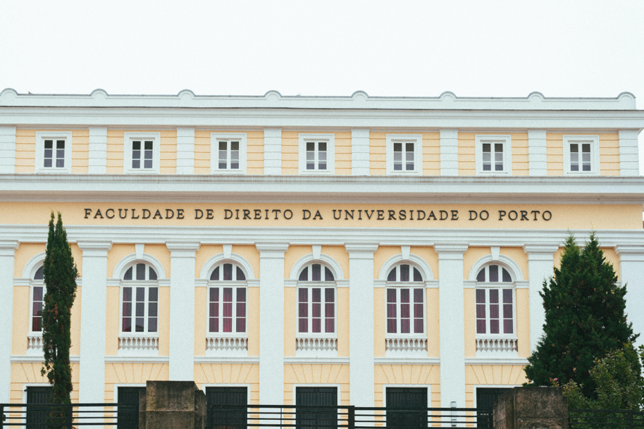 Fachada da Universidade do Porto. Enem portugal.